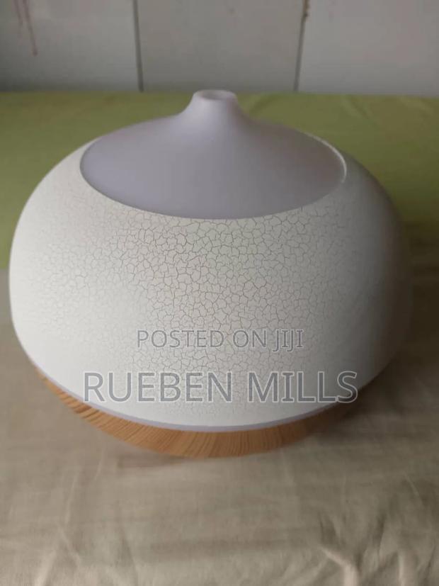 7 Led Colors Change Desk Essential Oil Diffuser · Photo 1