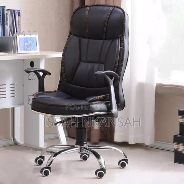 Executive Adjustable Office Chair · Photo 1