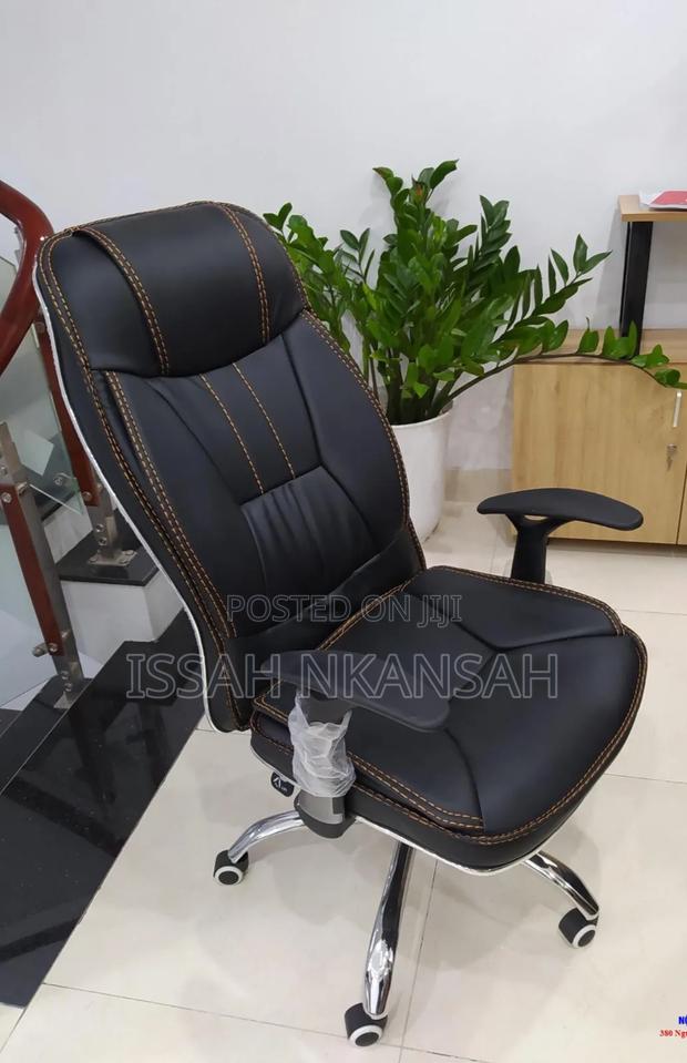 Executive Adjustable Office Chair · Photo 3