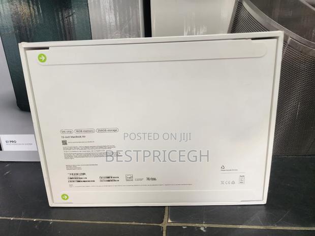 New Laptop Apple MacBook Air 16GB Apple M4 SSD 256GB · Photo 3
