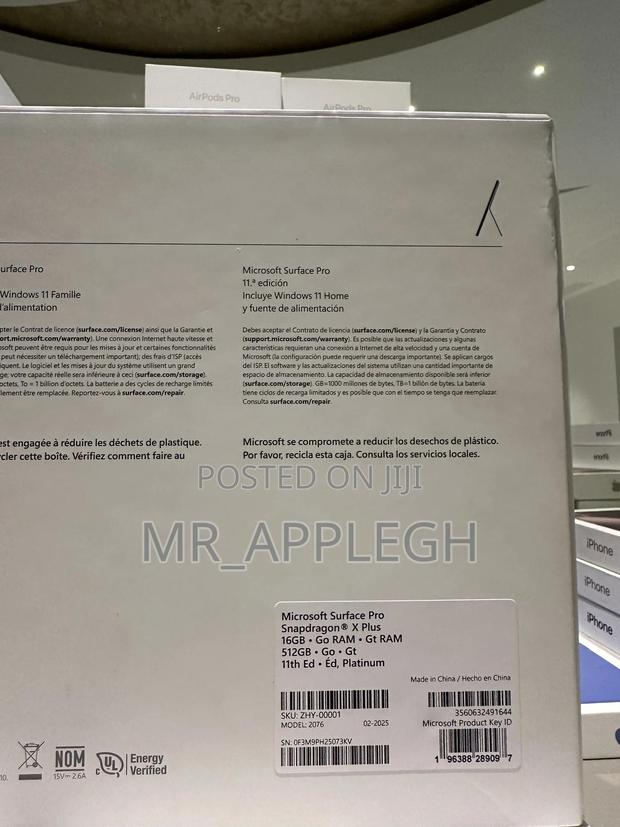 New Microsoft Surface Pro 11th Edition, a Copilot+ PC 16GB SSD 512GB · Photo 3