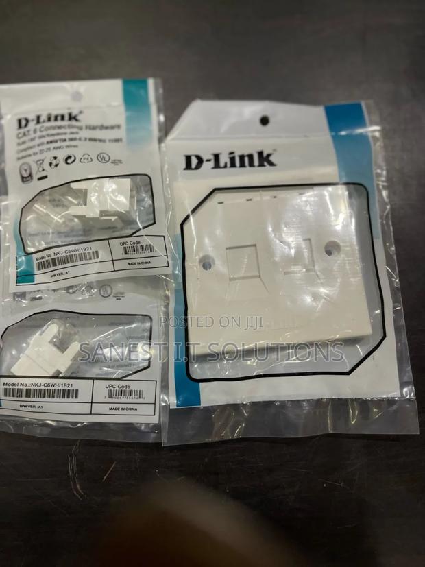 D-Link Double Faceplate With Keystone · Photo 2