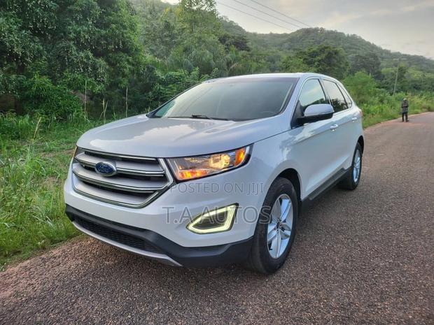 Ford Edge SE AWD 2019 White · Photo 3