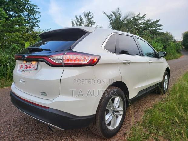 Ford Edge SE AWD 2019 White · Photo 4