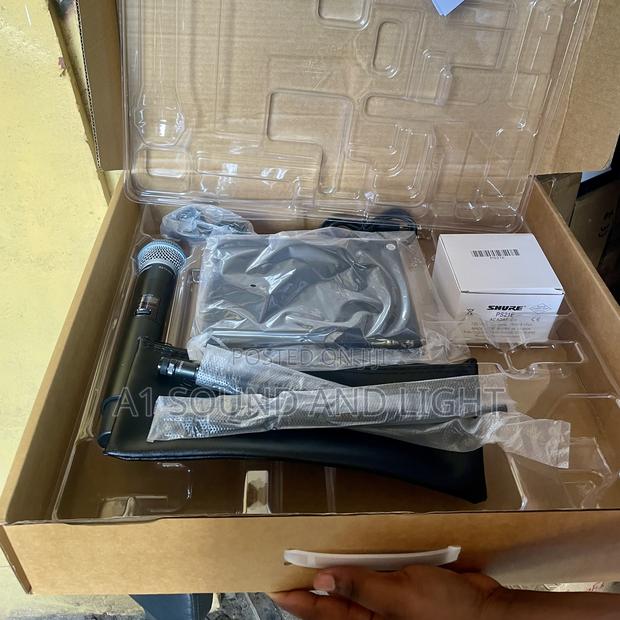 Shure Qlxd4 Wireless Microphone · Photo 4