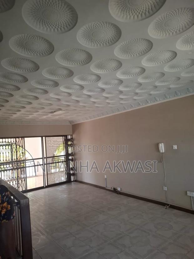 Furnished 10bdrm House in Community 3, Tema Metropolitan for rent · Photo 3