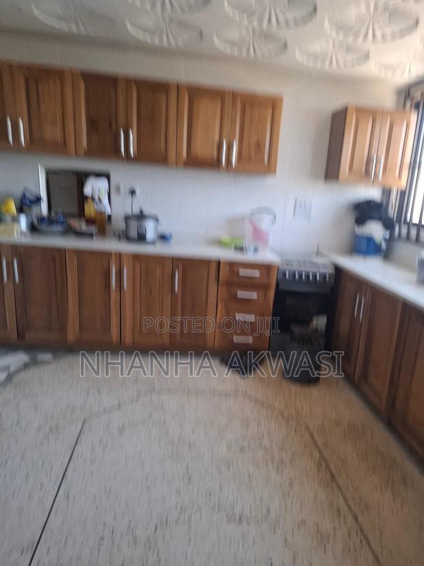 Furnished 10bdrm House in Community 3, Tema Metropolitan for rent · Photo 4