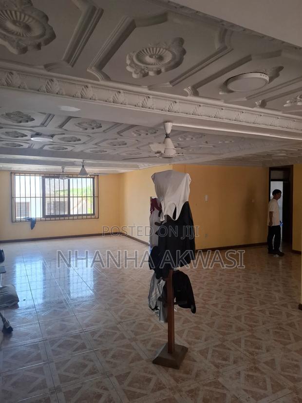 Furnished 10bdrm House in Community 3, Tema Metropolitan for rent · Photo 5