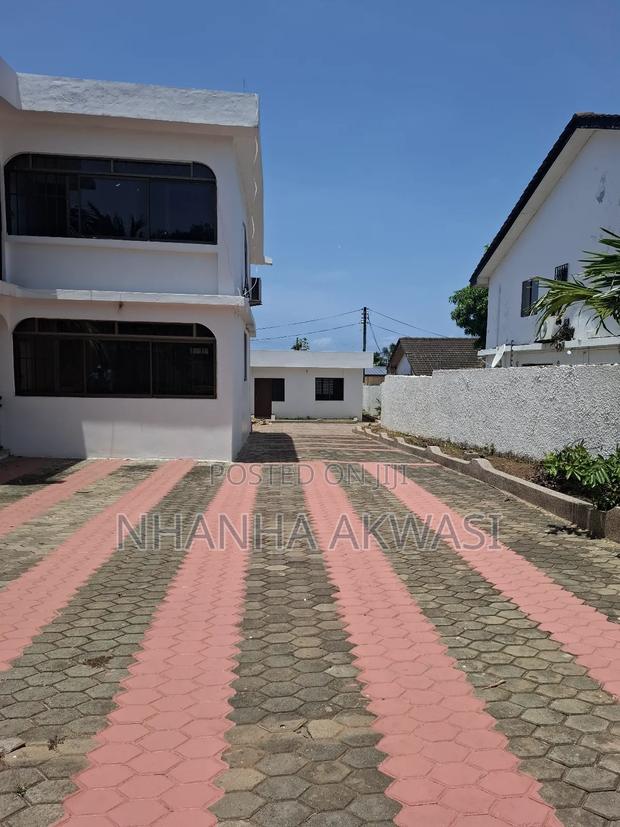 Furnished 10bdrm House in Community 3, Tema Metropolitan for rent · Photo 7