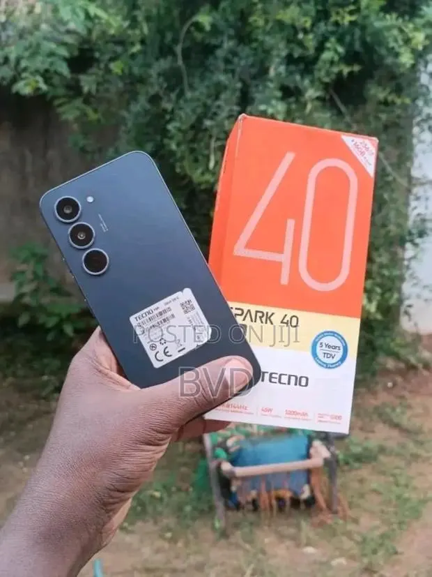 New Tecno Camon 40 Pro 4G 256 GB Black · Photo 1