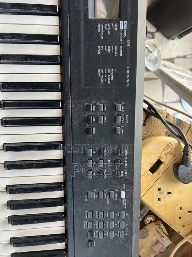 Yamaha S03 Music Synthesizer · Photo 1