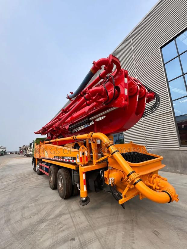 Import Concrete Boom Pumps From China · Photo 2