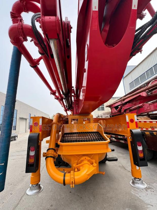 Import Concrete Boom Pumps From China · Photo 4