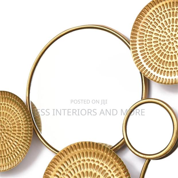 Round Wall Mirror · Photo 4