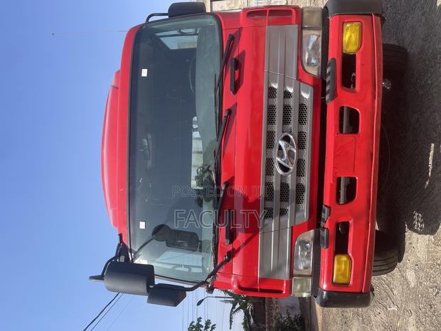 Hyundai Truck 14 Tons Double Axle · Photo 3