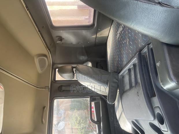 Hyundai Truck 14 Tons Double Axle · Photo 8