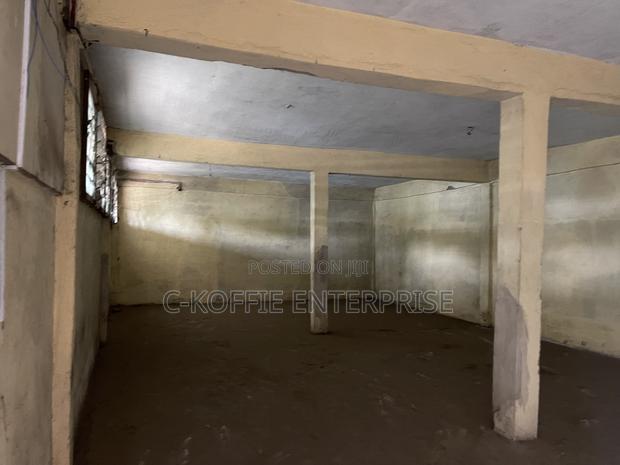 200 SQM Warehouse + 2bedrooms Apartment 4 Rent at Avenor · Photo 3