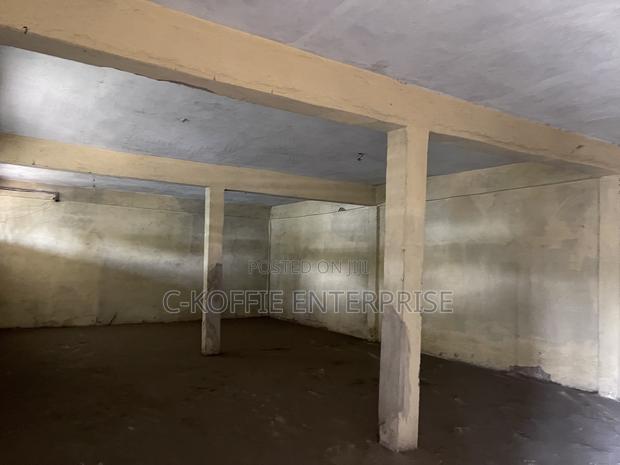 200 SQM Warehouse + 2bedrooms Apartment 4 Rent at Avenor · Photo 4