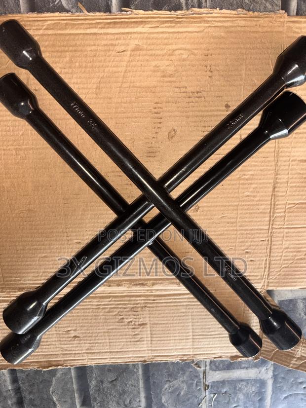 4 in 1 Wheel Spanner. · Photo 1