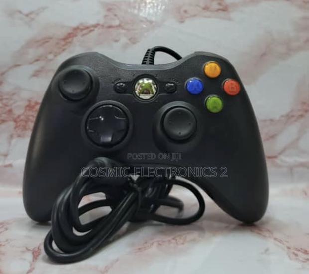Xbox 360 Premium Wired Game Controller for PC and Console · Photo 1