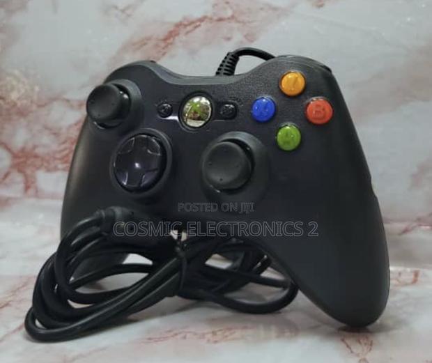 Xbox 360 Premium Wired Game Controller for PC and Console · Photo 2