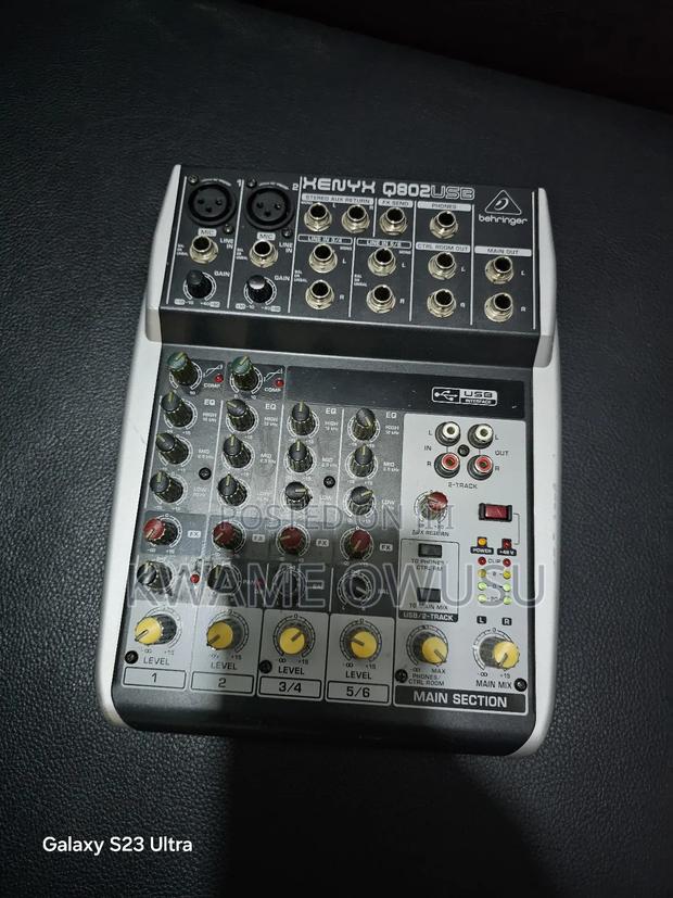 Behringer Xenyx Q802 Usb Mixer · Photo 4