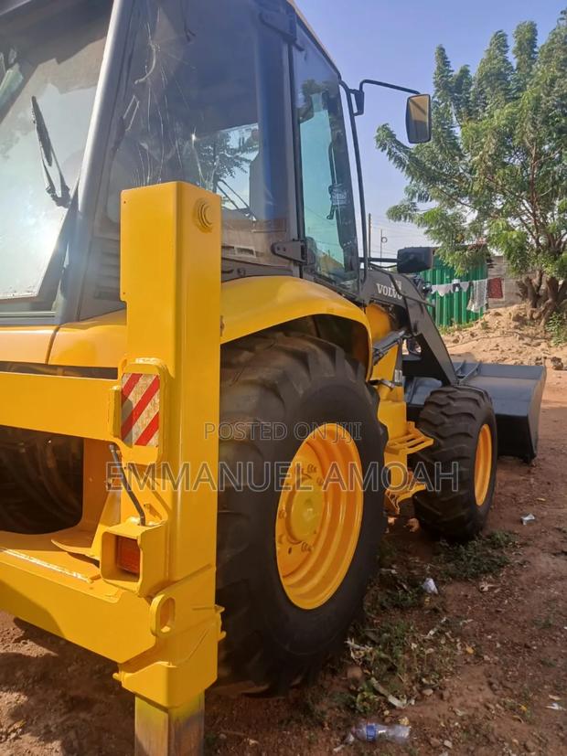Volvo B71 Backhoe · Photo 2