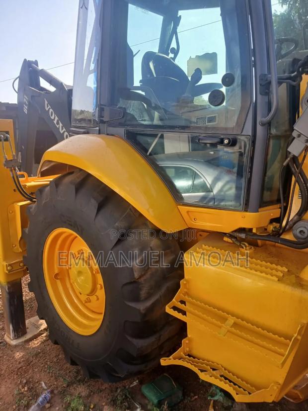 Volvo B71 Backhoe · Photo 3