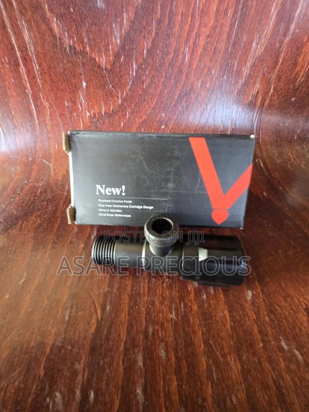 Angle Valve Black · Photo 2