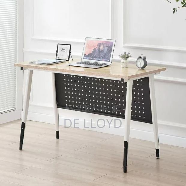 120 Cm by 60 Cm Modern Office Table · Photo 3