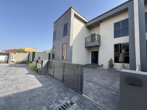 3bdrm Townhouse/Terrace in Charclem Ventures, Ashaley Botwe for sale · Photo 3