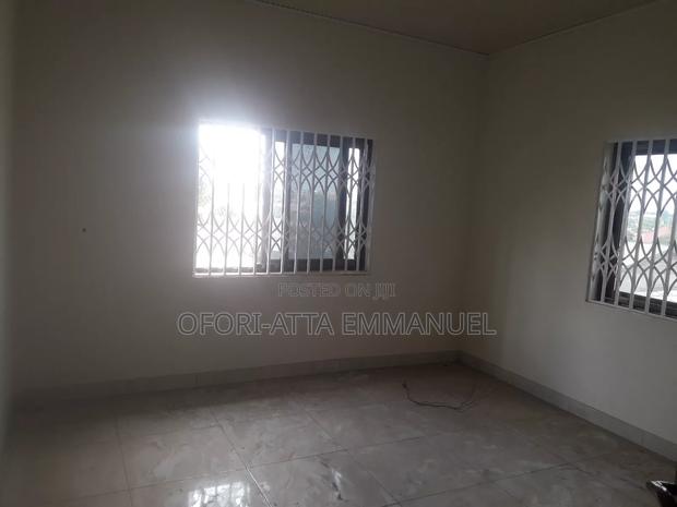 1bdrm Room & Parlour in Amasaman 3 Junction, Pokuase for rent · Photo 3