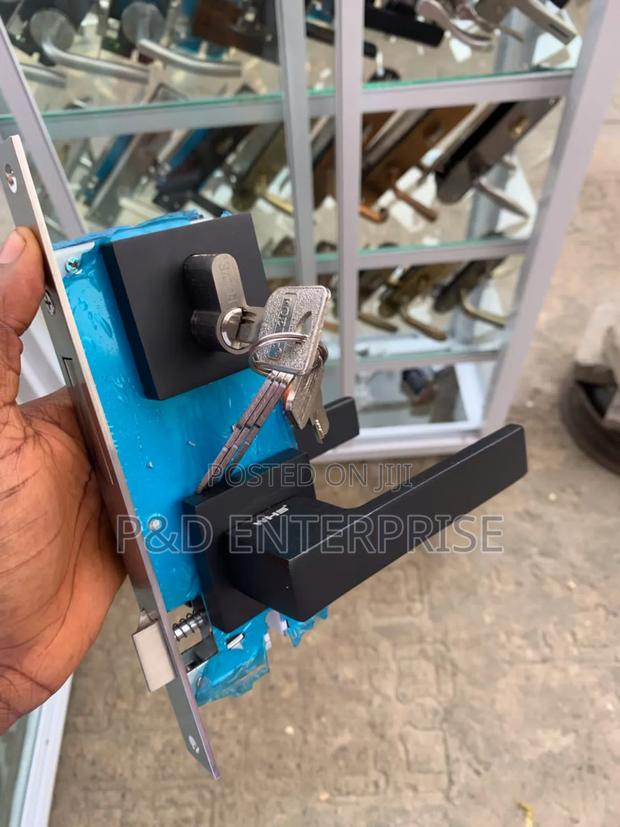 High Quality Door Lock With Black Seperate Handles. · Photo 2