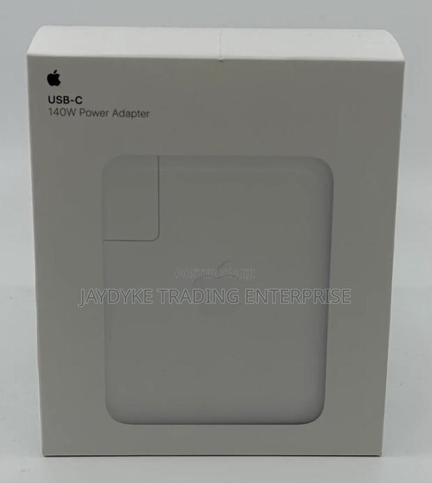 140w Usb-C Power Adapter · Photo 2