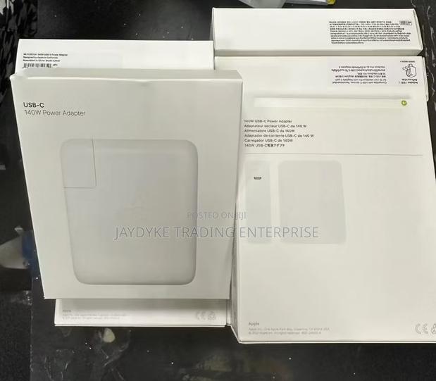 140w Usb-C Power Adapter · Photo 1