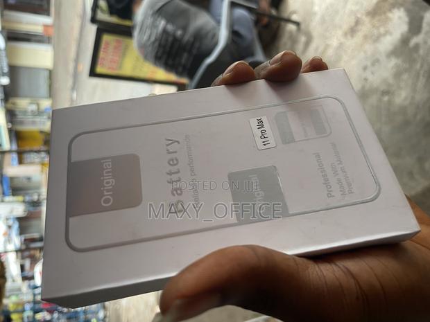 iPhone 11 Pro Max Original Battery · Photo 3