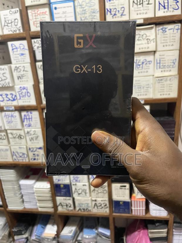 iPhone 13 Original Screen Replacement · Photo 1