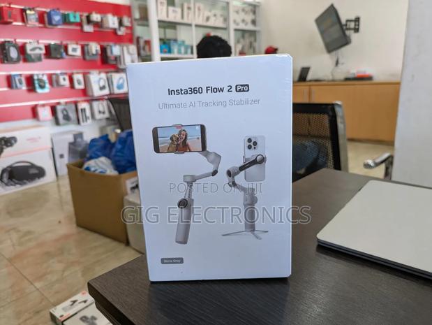 Insta360 Flow 2 Pro Smartphone Gimbal Stabilizer · Photo 1