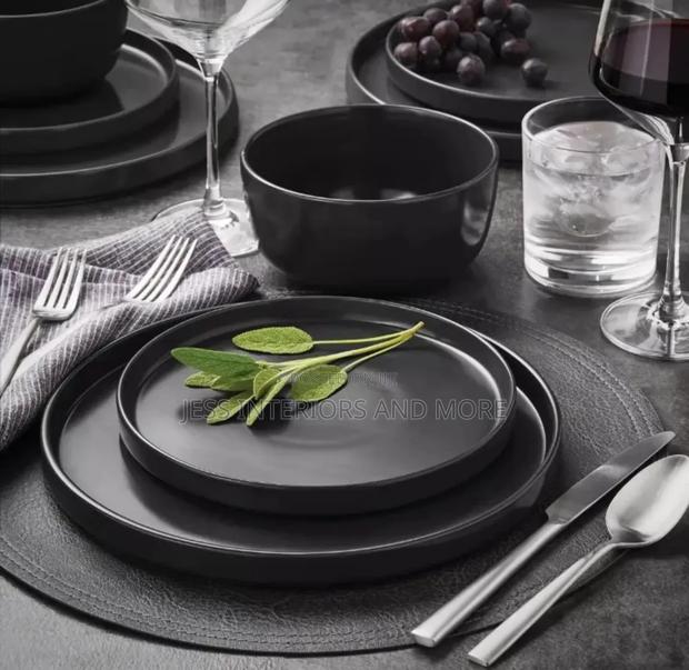 Member's Mark 24 Piece Modern Stoneware Dinnerware Set · Photo 2