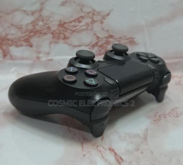 DualShock 4 Wireless Game Controller for PS4 and PC · Photo 5