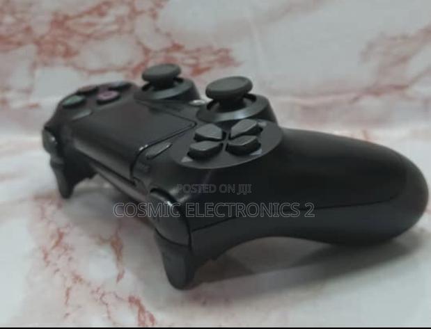 DualShock 4 Wireless Game Controller for PS4 and PC · Photo 6
