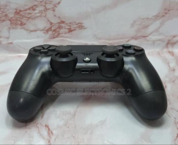 DualShock 4 Wireless Game Controller for PS4 and PC · Photo 4