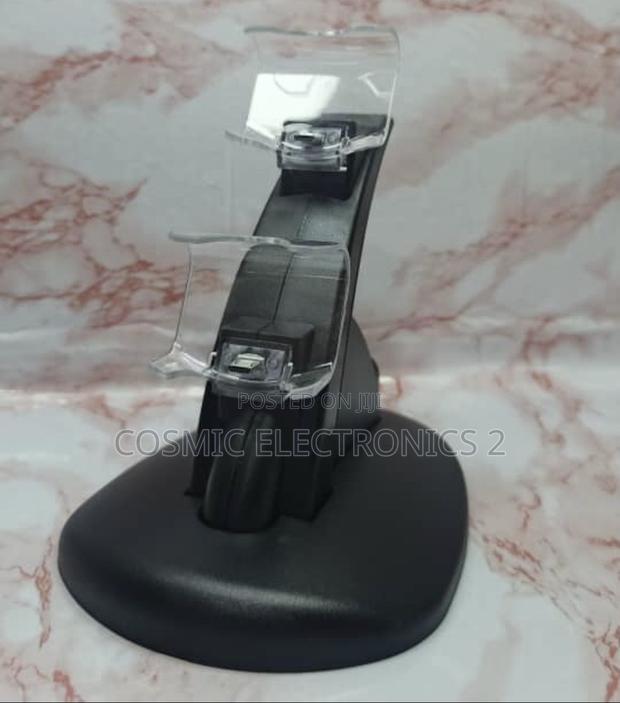 Slim Pro Dual PS4 Controller Charging Stand IV-P4002 · Photo 2