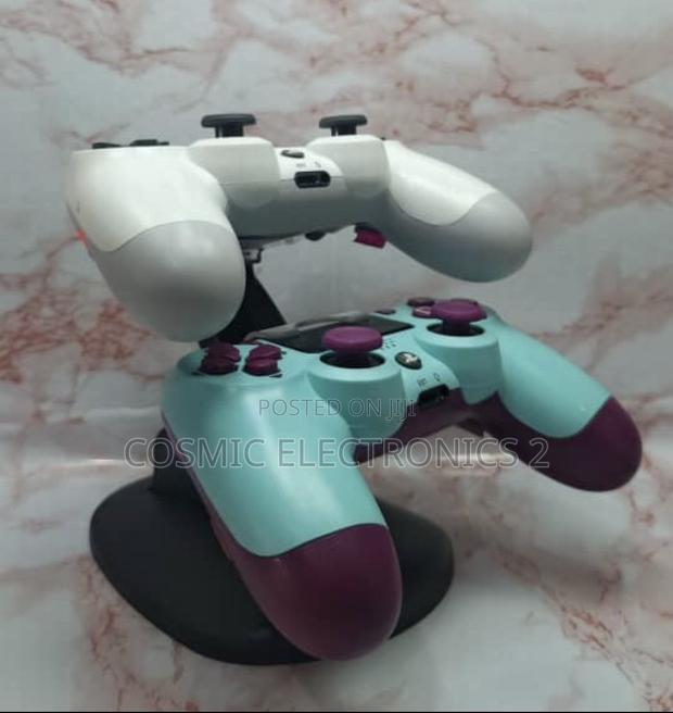 Slim Pro Dual PS4 Controller Charging Stand IV-P4002 · Photo 3