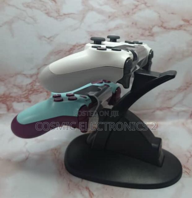 Slim Pro Dual PS4 Controller Charging Stand IV-P4002 · Photo 4