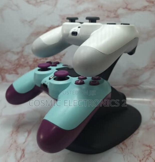 Slim Pro Dual PS4 Controller Charging Stand IV-P4002 · Photo 7