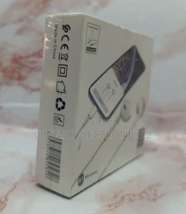Lightning Earphones – Model M80 · Photo 2