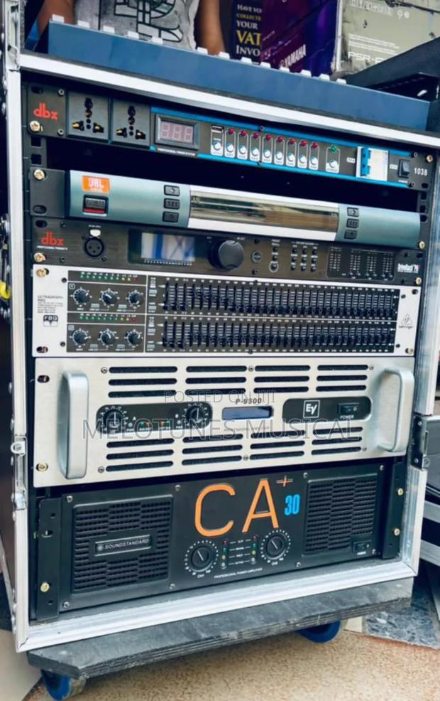 Evp and GLS Line Array With Bass Speakers · Photo 2