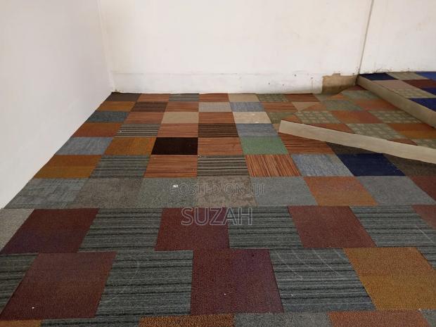 50 in Centimeters2 (Carpet Woolen) · Photo 1