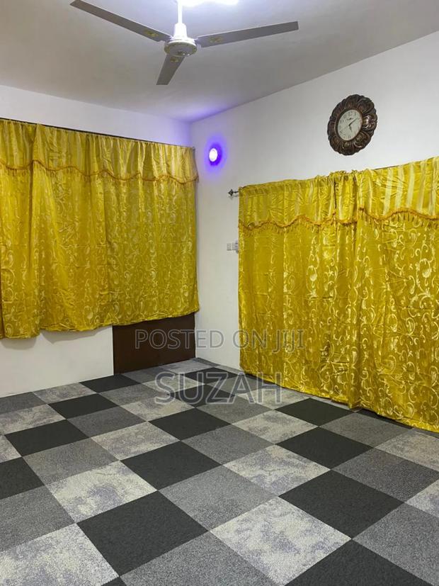2.69ft2 Dimensioned Carpet · Photo 1
